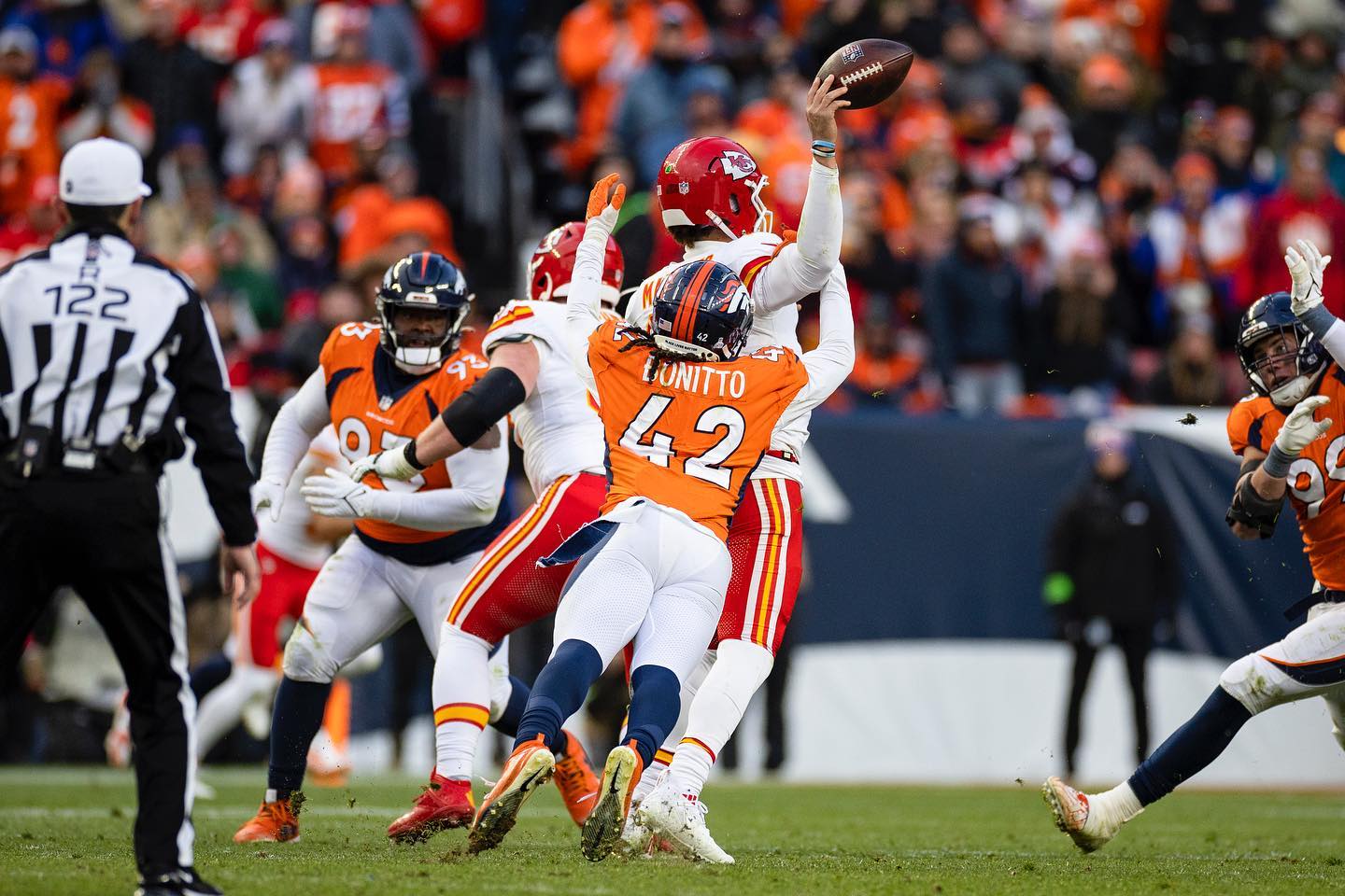 Nik Bonitto inicia la temporada 2026 de la NFL como una de las estrellas de la defensiva de los Denver Broncos